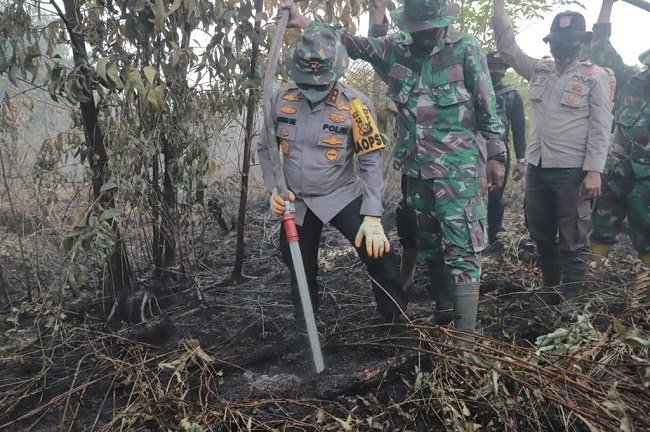 titik api karhutla riau meningkat kapolda perintah jajarannya gencar lakukan pemadaman 9019