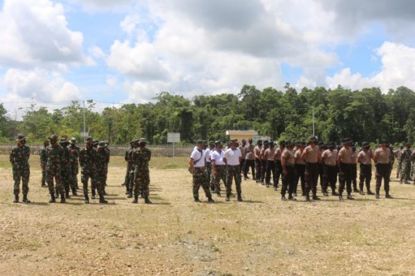 tni inp community service helps flood victims in keerom 38647