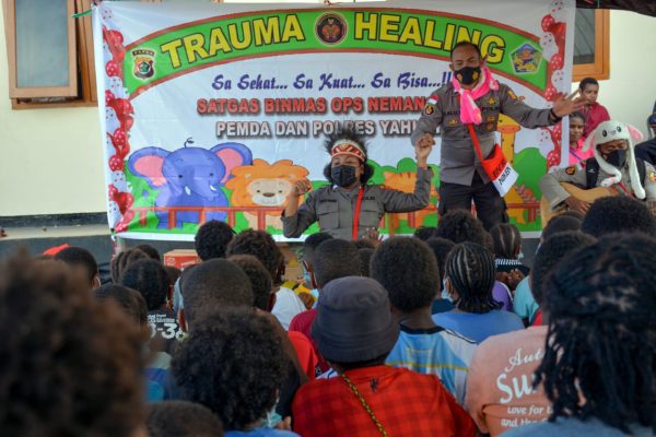 trauma healing baksos dan pelayanan kesehatan binmas noken kepada masyarakat korban konflik antar suku di yahukimo papua 13415