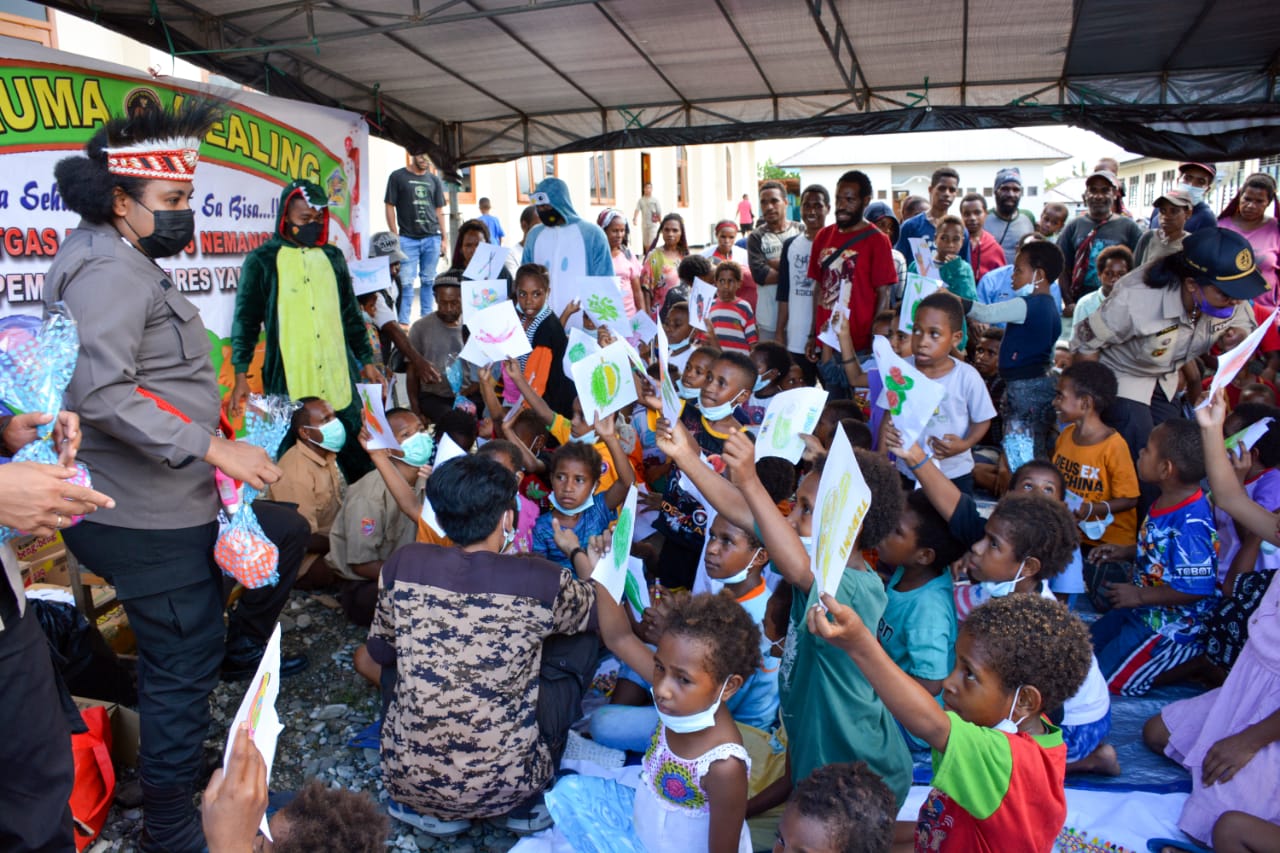 trauma healing social service and health service from noken community development unit to the victims of inter tribal conflict in yahukimo papua 43172
