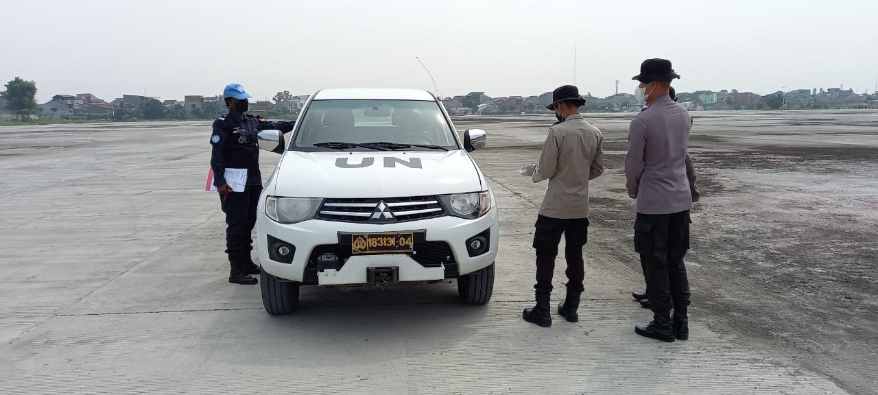 un envoy testing driving skills of indonesian police s garuda team for conflict regions 41399