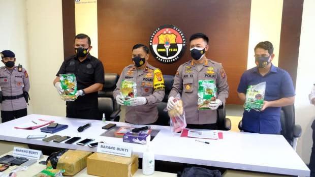 ungkap jaringan narkoba polda kaltim amankan 7 tersangka dan 6 kg sabu 15917