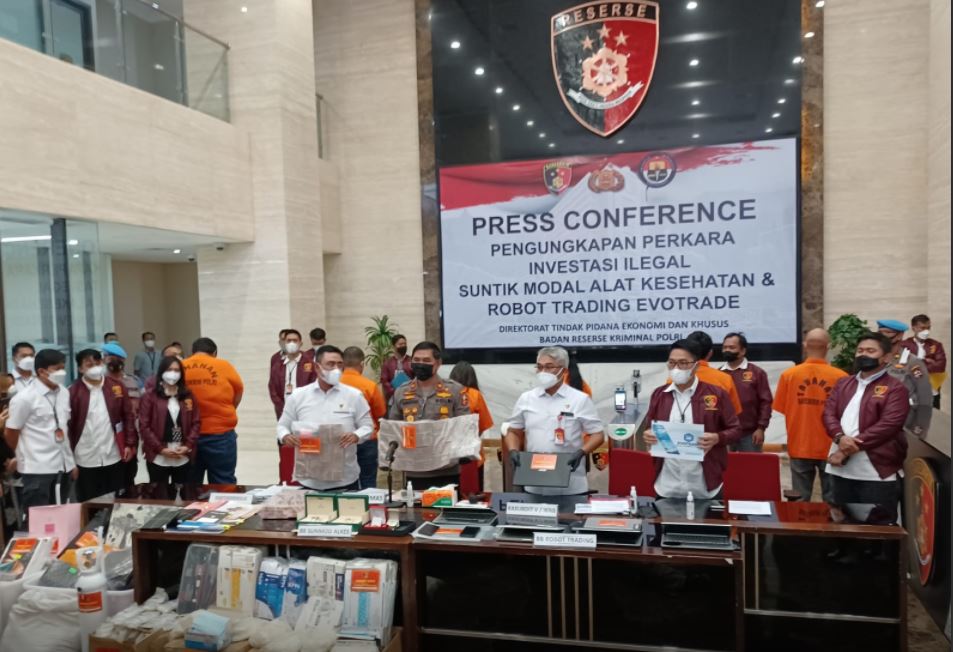 ungkap kasus robot trading ilegal polri tetapkan 6 tersangka 17630