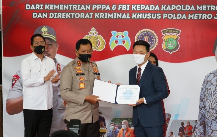 ungkap kasus russ medlin polda metro jaya terima penghargaan dari kementerian ppa dan fbi 34623