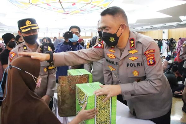 untuk mengurangi penyebaran covid 19 kapolda kaltim meninjau langsung berjalannya vaksinasi 23247