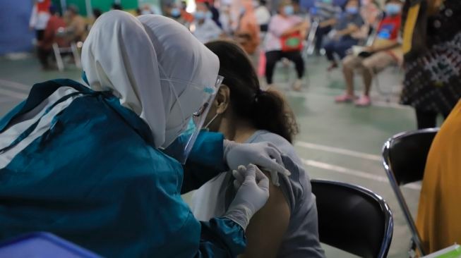 vaksinasi booster selama ramadhan polda metro targetkan 143 ribu dosis per hari 45592