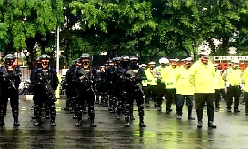 vaksinasi massal di istora senayan polri kerahkan dua kompi pengamanan 30433