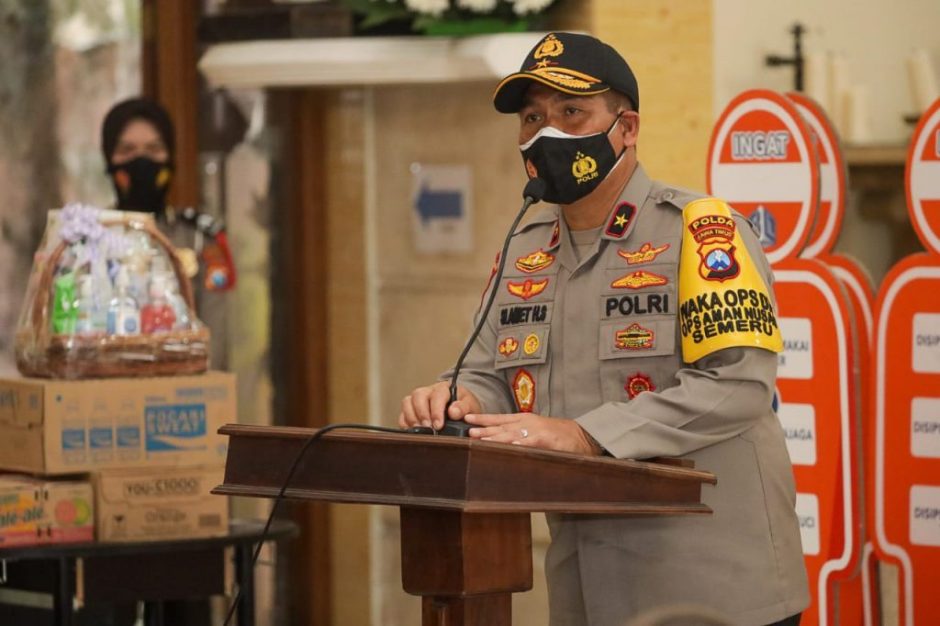 waka polda jatim di damping kapolresta mojokerto tinjau kesiapan prokes gereja santo yosef 32988