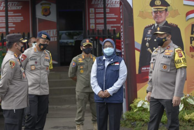 wakapolda jabar tinjau pelaksanaan pengamanan malam pergantian tahun di kabupaten bogor 36630
