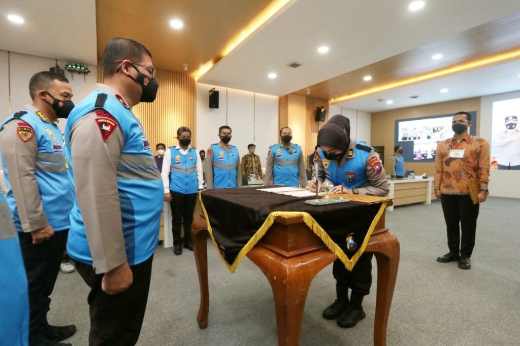 wakapolda jatim pimpin pakta integritas dan pengambilan sumpah seleksi sipss t a 2022 23091
