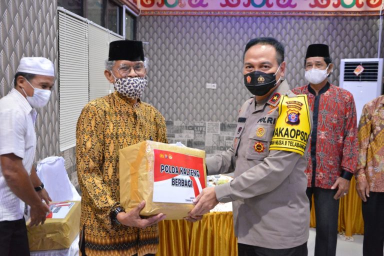 wakapolda kalteng cek kondisi mako polres barsel serta menggelar baksos kepada purnawirawan polri 30393