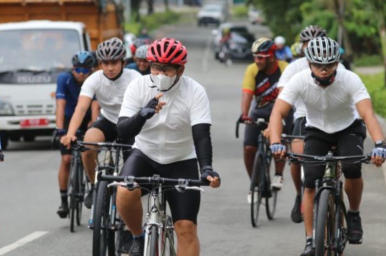 wakapolda kaltim pantau situasi kamtibmas ditengah pandemi covid 19 dengan bersepeda 33315