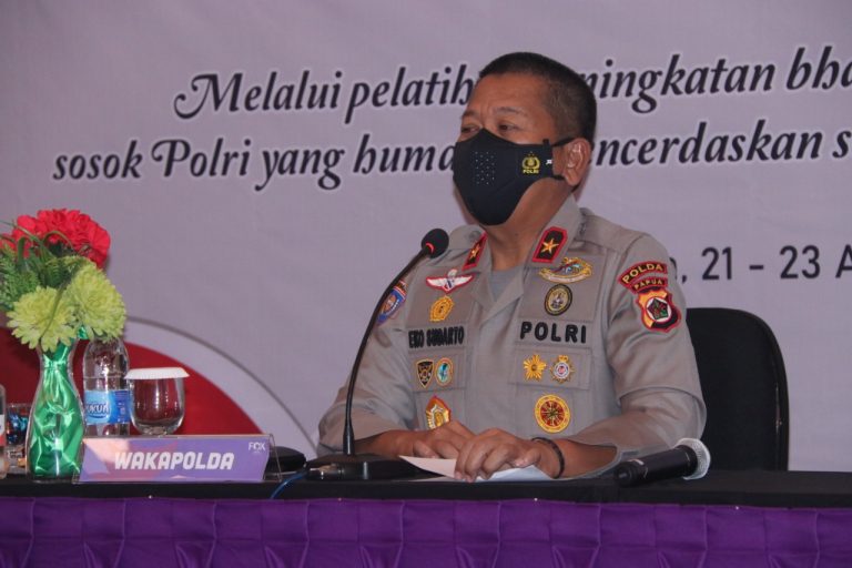 wakapolda papua hadiri pelatihan peningkatan kemampuan bhabinkamtibmas polisi pi ajar polda papua 36950