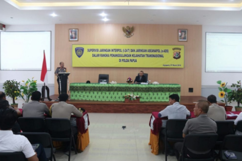 wakapolda papua hadiri rapat penanggulangan kejahatan trans nasional 13534