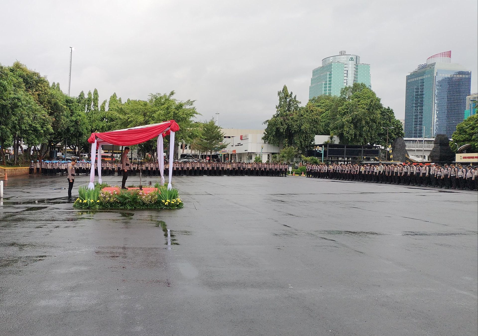 wakapolda pimpin apel pengecekan kesiapan personel pengamanan tps 69544