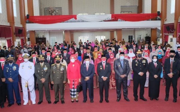 wakapolda sulsel menghadiri penganugerahan dan penyematan tanda kehormatan satyalencana karya satya 2022 49042