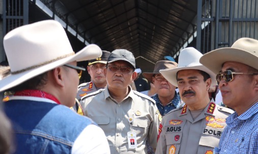 wakapolri bersama mentan pastikan ketersediaan hewan kurban jelang idul adha 1445 h 74962