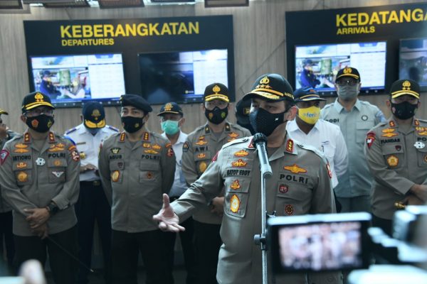 wakapolri kabaharkam polri as ops kapolri dan pejabat utama lainnya pantau lalin jelang libur panjang 32505