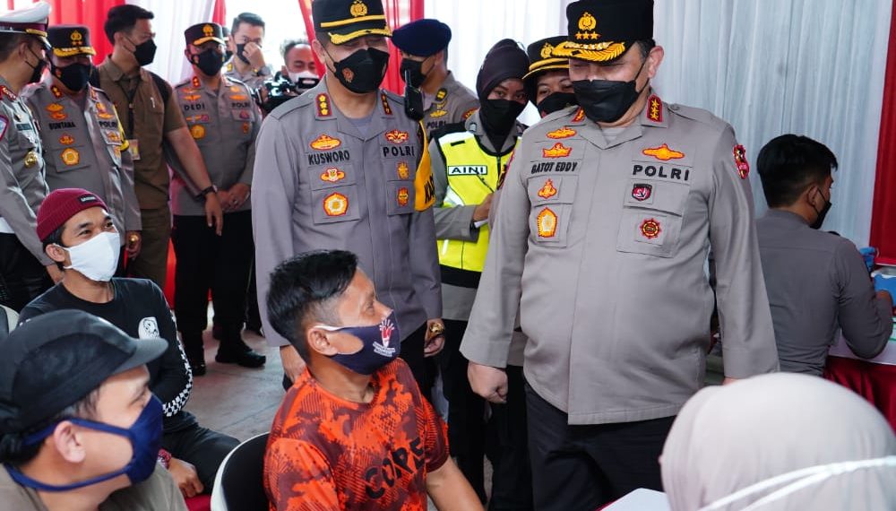 wakapolri melakukan peninjauan persiapan polda jabar dalam pengamanan mudik lebaran di pos cileunyi 46367