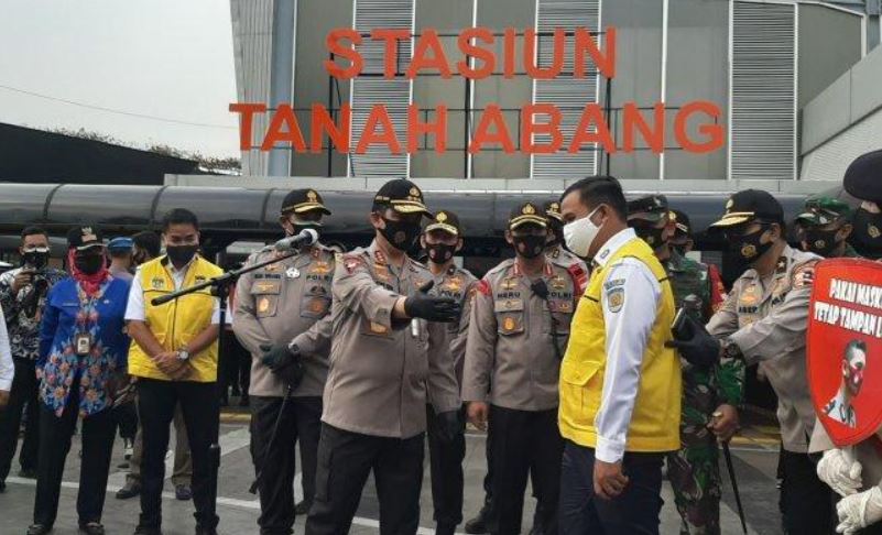 wakapolri pantau stasiun tanah abang dalam rangka operasi yustisi 35149