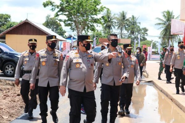 wakapolri tinjau venue hanggar pon xx dan vaksinasi di kabupaten merauke 27312