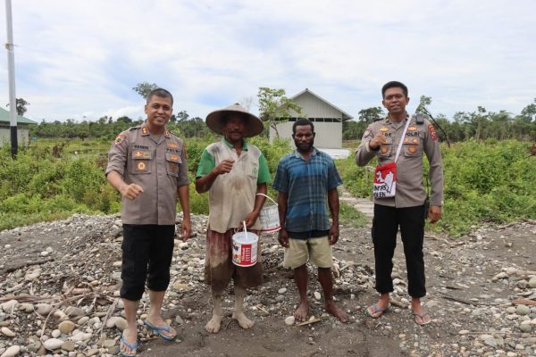 wakasatgas binmas meninjau lahan pertanian di yahukimo 46097
