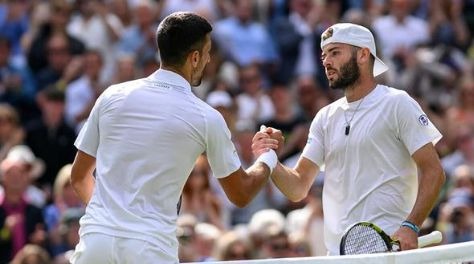 walaupun cedera lutut djokovic berjuang kerjas lolos putaran tiga wimblendon 76125