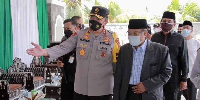 warga ntb antusias vaksinasi ketua umum pbnu kapolda ntb punya program vaksinasi bahagia 9728