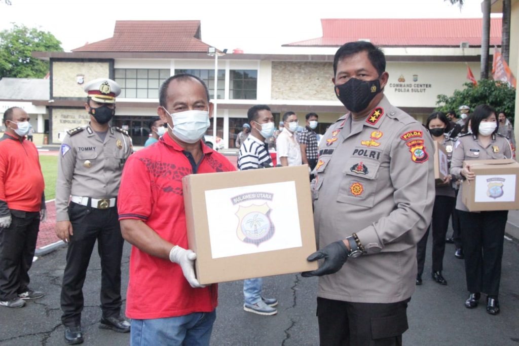 welcoming the 75th bhayangkara day north sulawesi regional police distributed 5050 packages of nine basic needs and 28500 masks 39450