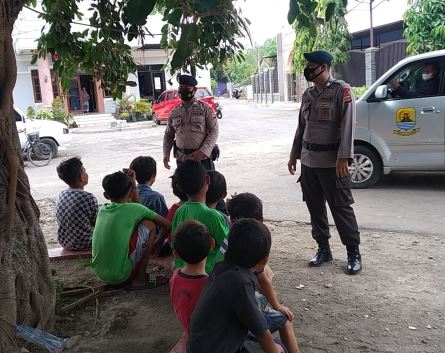 west java regional police s mobile brigade unit delivers health protocol to winong village children 43400