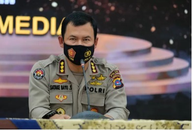 west sumatra regional police urges the public to obey partitions during emergency community activity restrictions 40687