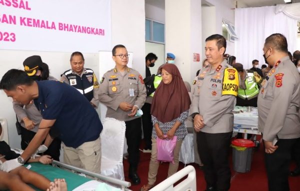 wujud kepedulian polri dalam momen liburan sekolah kapolda jambi gelar sunatan massal 52885