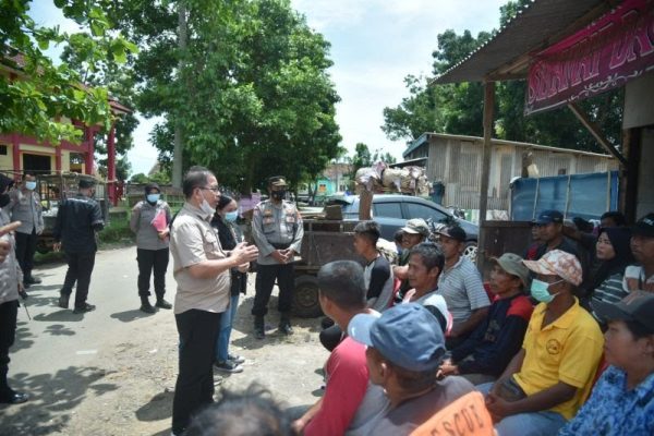 wujud kepedulian terhadap warga terdampak kenaikan harga bbm polda lampung salurkan bansos kepada masyarakat 49728