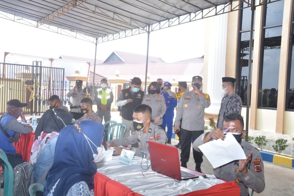 wujudkan herd immunity kapolda jambi tinjau vaksinasi di mako polairud 37369