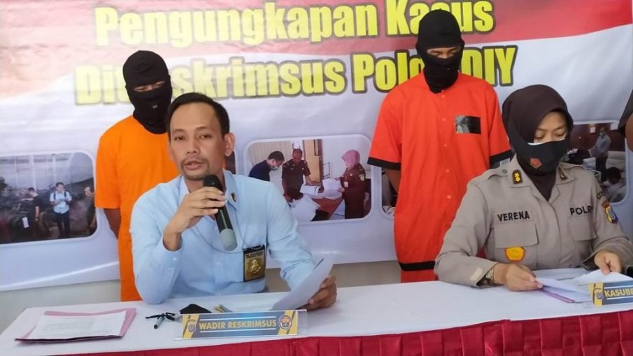yogyakarta regional police successfully arrested 2 perpretators of protected animal traffickers 39550