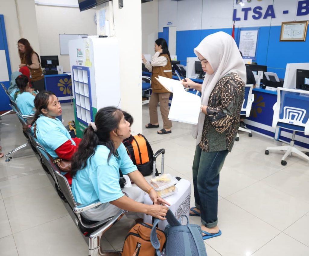 302 PMI Dipulangkan dari Malaysia, Satgas TPPO Kepri Beri Trauma Healing dan Pemeriksaan Kesehatan WhatsApp Image 2025 11 13 at 21.09.06